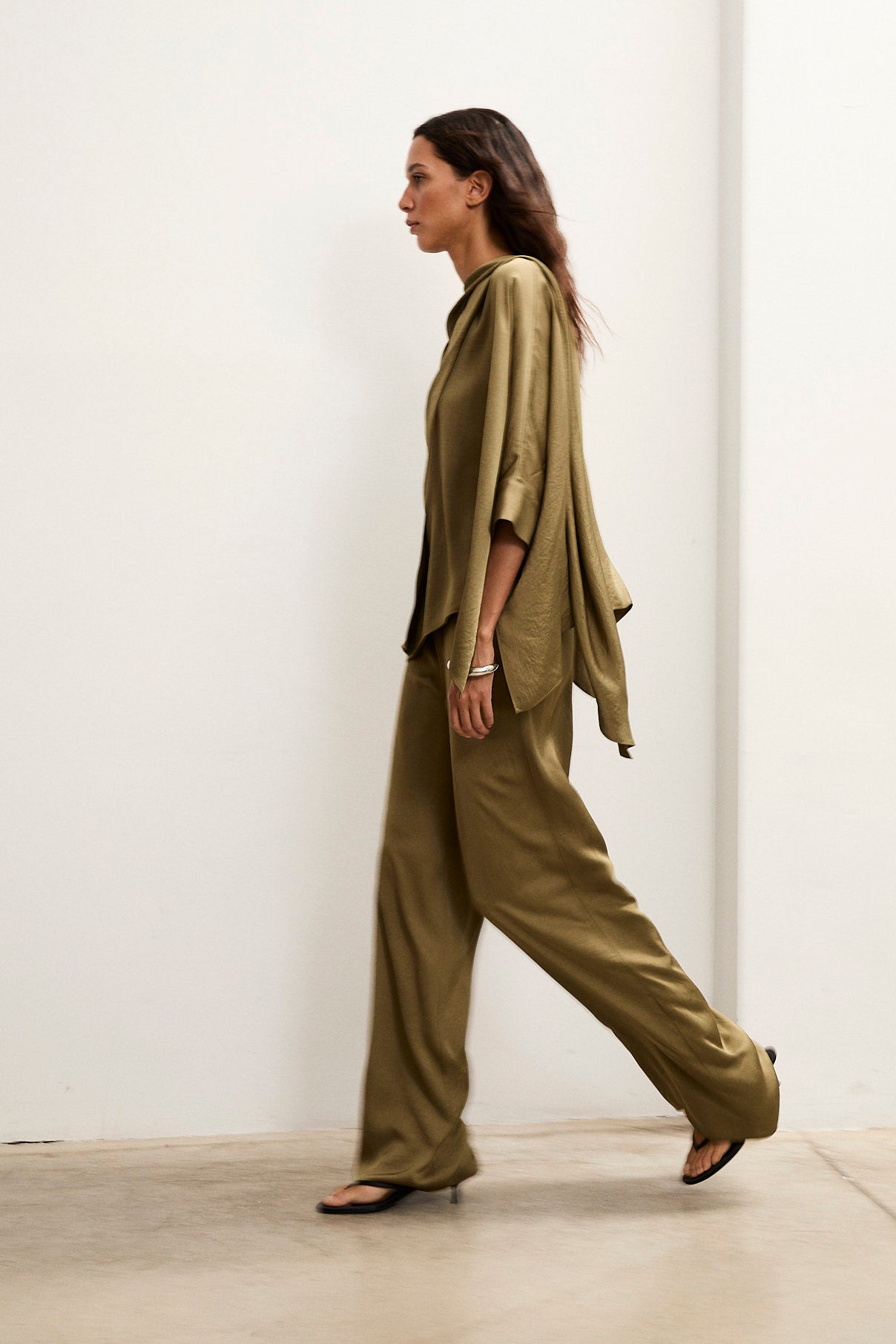 TIRSO | Soft Khaki Wide-Leg Trousers