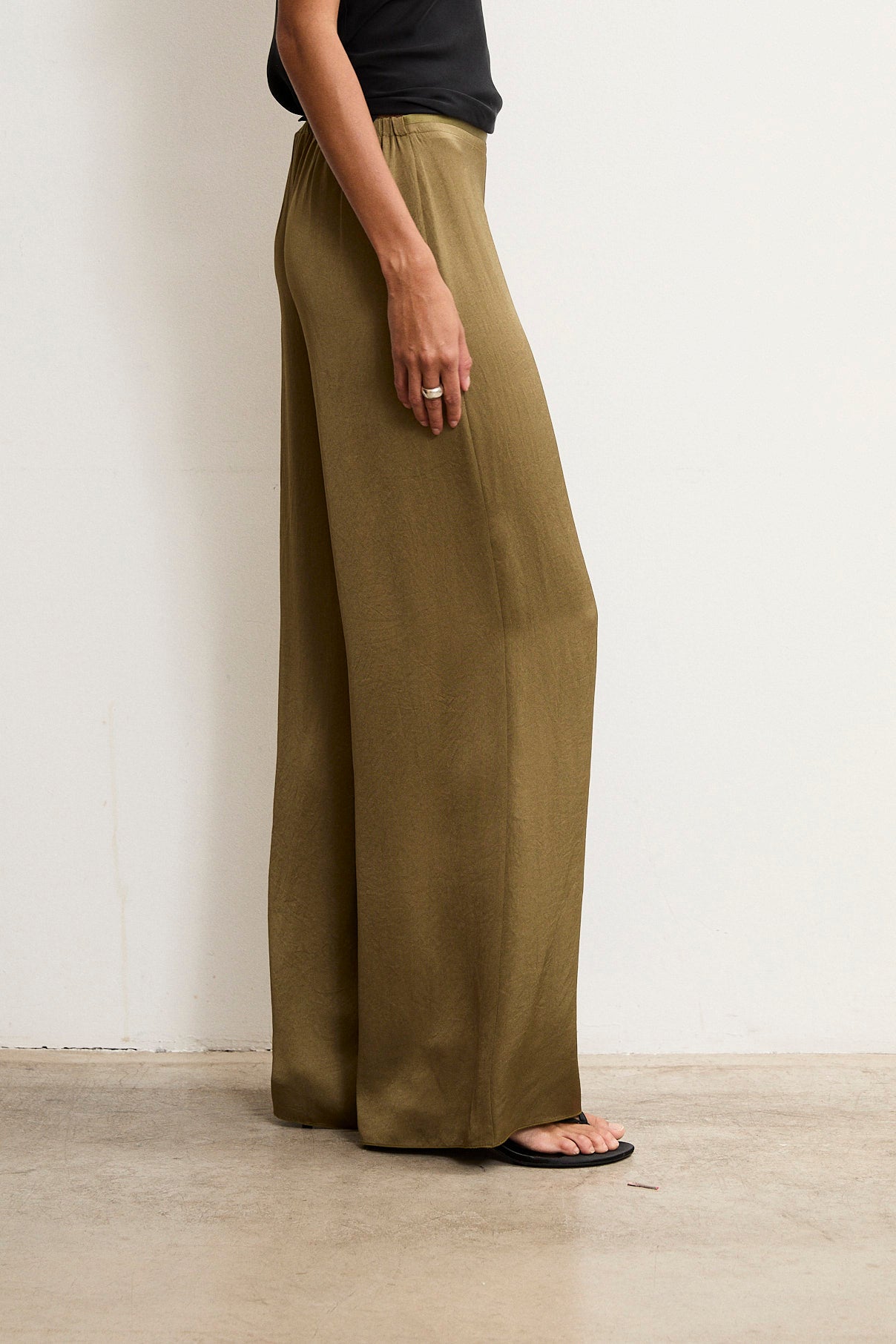 TIRSO | Soft Khaki Wide-Leg Trousers