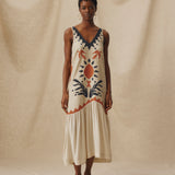 HELEN | Vestido midi de talle bajo con bordados de algodón y lino color crudo