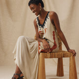 HELEN | Vestido midi de talle bajo con bordados de algodón y lino color crudo