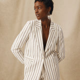BROOKE | Blazer de lino y algodón estructurado con rayas sutiles en color crudo