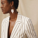 BROOKE | Blazer de lino y algodón estructurado con rayas sutiles en color crudo