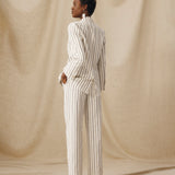 BROOKE | Blazer de lino y algodón estructurado con rayas sutiles en color crudo