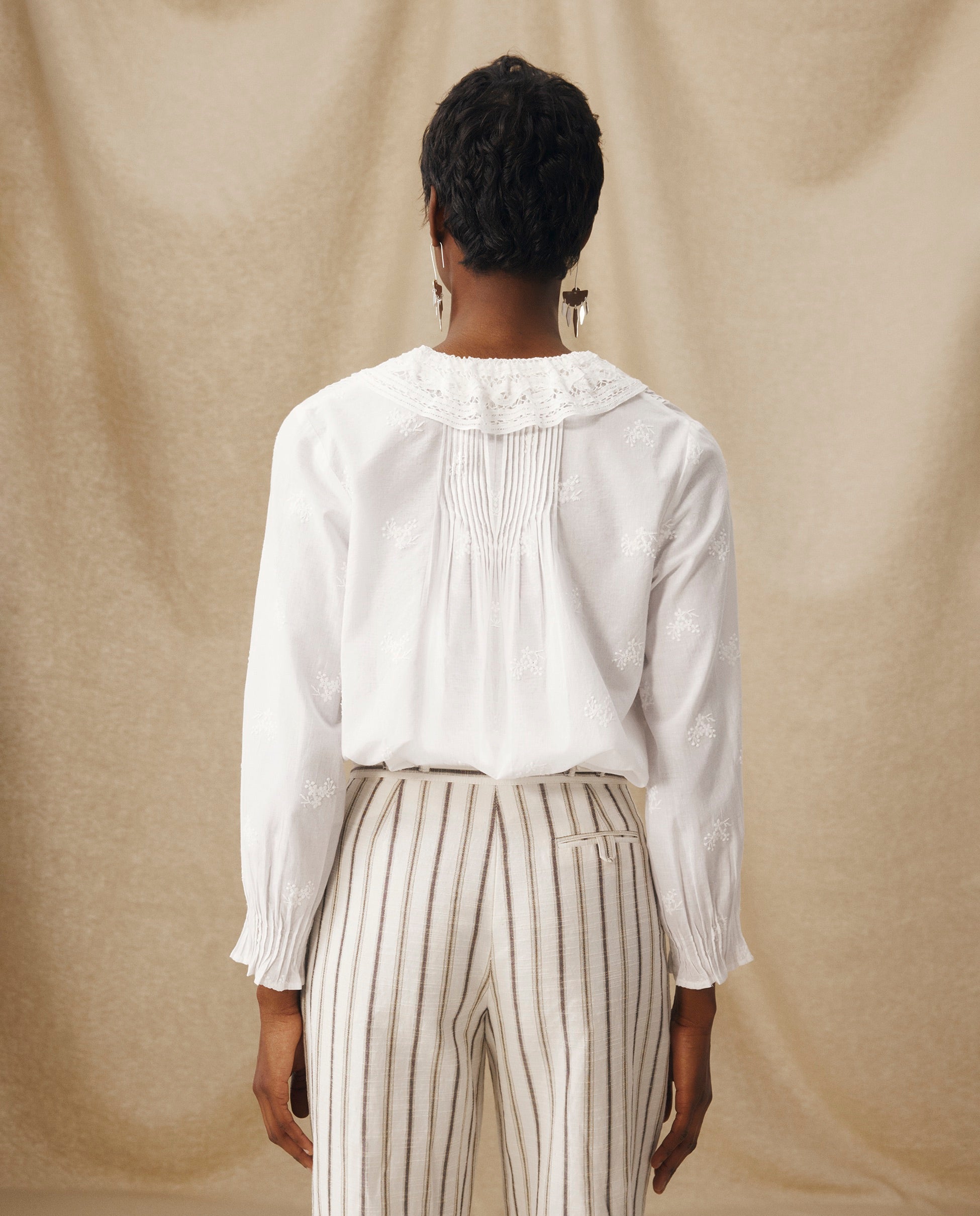 完売品 新品 bibiy. EMILY FLOWER BLOUSE WHITE 完売品 新品 bibiy. EMILY FLOWER BLOUSE WHITE TOPS｜Bibiy.