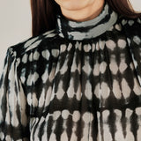 CAROL | Blusa transparente con estampado negro y crudo