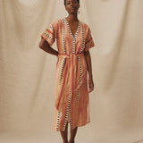 ANAKA | Túnica bordada en terracota con cinturón